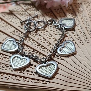 Heart charm bracelet love is in the air